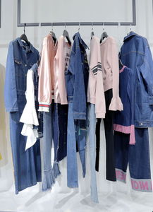 低檔服裝批發市場的生存法則 如何在價格戰中突圍