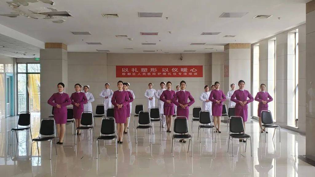 以禮塑形，用心服務(wù)——殷都區(qū)人民醫(yī)院開展護(hù)理人員禮儀培訓(xùn)紀(jì)實(shí)